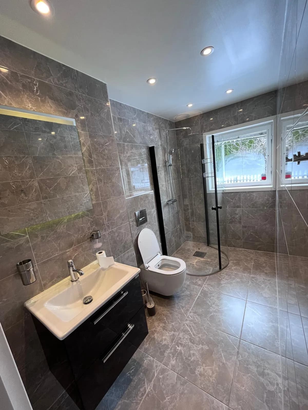 Hyreslägenhet på Lövdalsvägen i Segeltorp