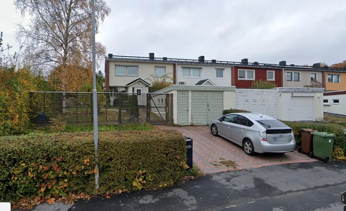 Radhus på Läxvägen i Järfälla