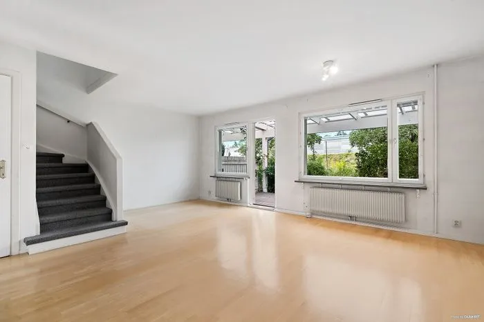 Radhus på Galoppvägen i Järfälla