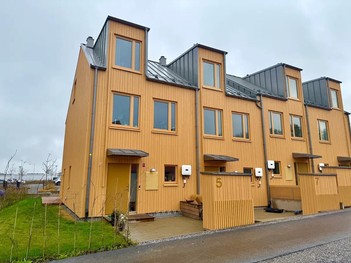 Radhus på Idunslingan i Järfälla