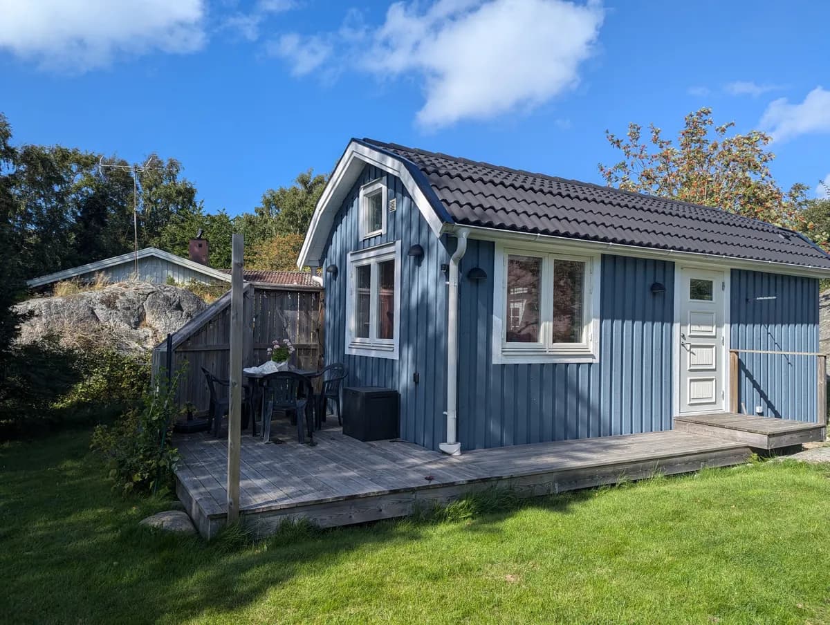 Stuga på Vassdalsvägen i Brännö