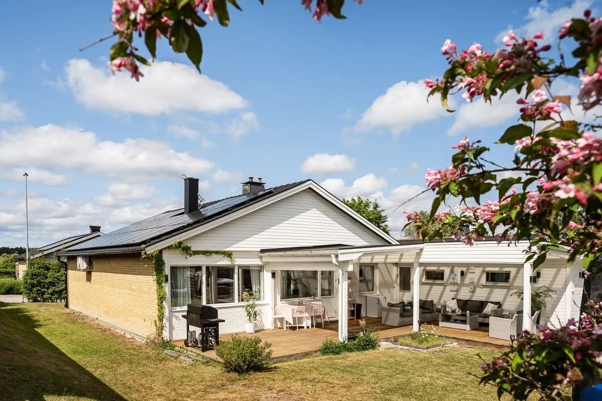 Hus på Enebyvägen i Sköldinge