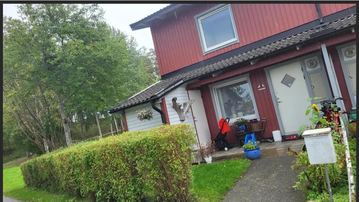 Radhus på Ploglandsvägen i Ekerö