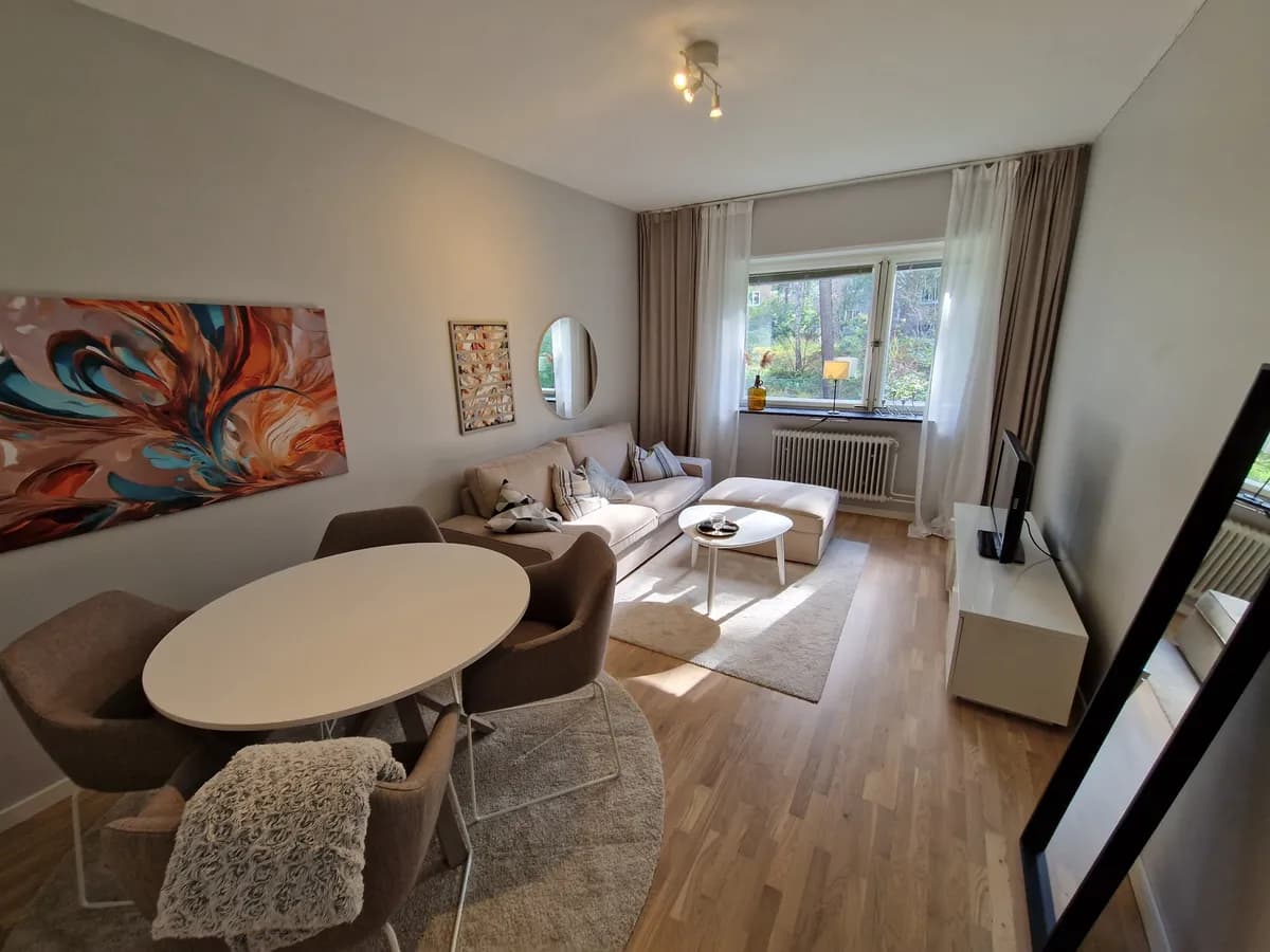 Lägenhet på Byggmästarvägen i Bromma