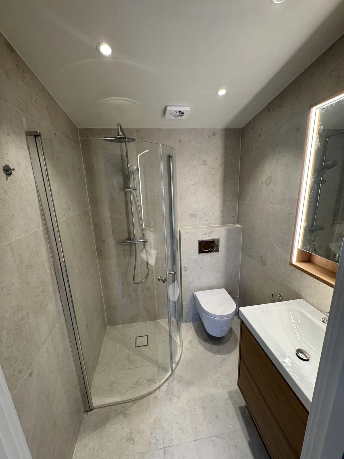 Stuga på Granåsvägen i Huddinge