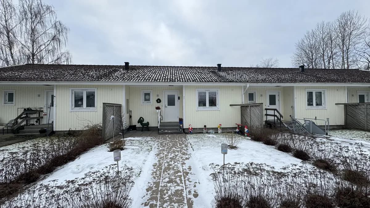 Radhus på Idrottsgatan i Stora Levene