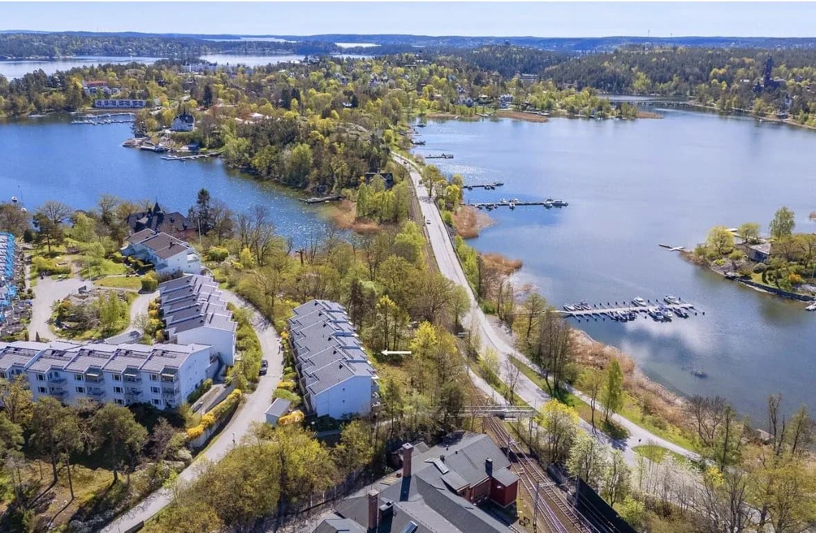 Radhus på Berguddsvägen i Saltsjöbaden